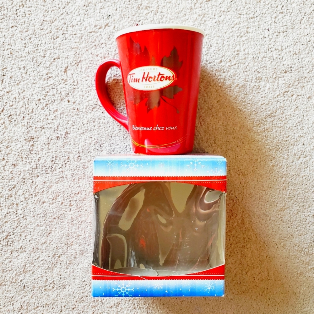 M6 NWT/NOS! Tim Hortons 2011 Collectible Mug Set with Cardboard Wrap